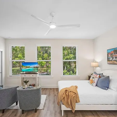 New Private Apt In Uptown St Aug Walk Everywhere